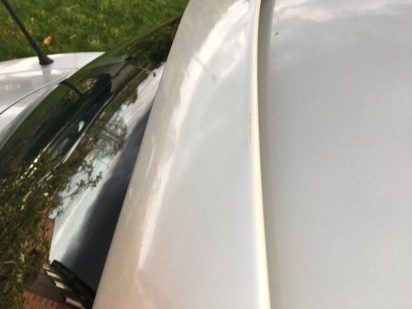 Hardtop spoiler middle mark.JPG